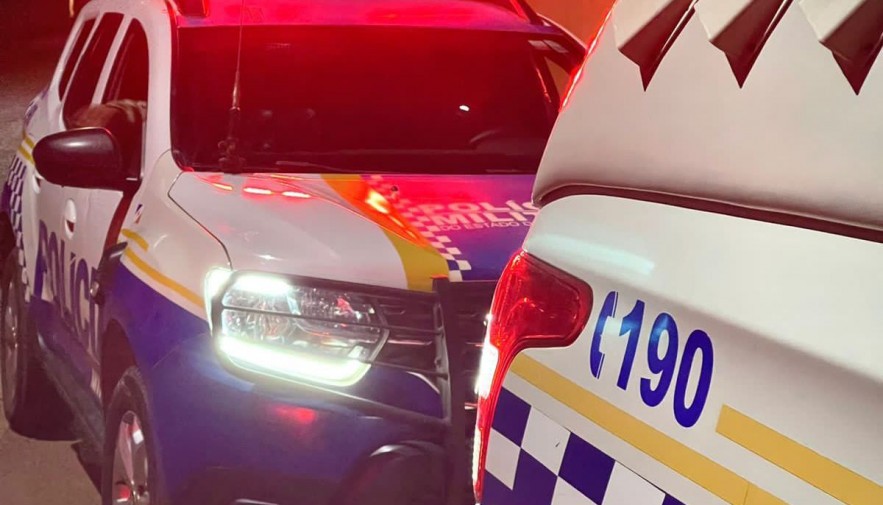 Homem é preso após atacar idosa com golpes de foice dentro de igreja, diz PM