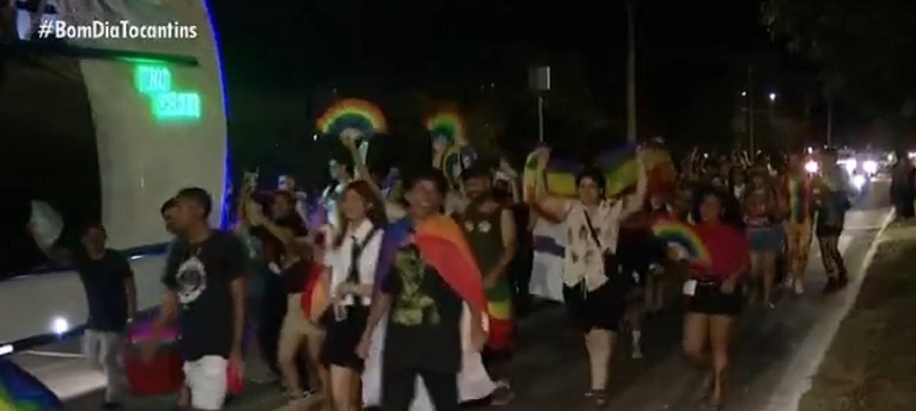 Parada do Orgulho LGBTI+ leva mais de 2 mil pessoas às ruas para celebração e resistência: ‘Somos resilientes e fortes’