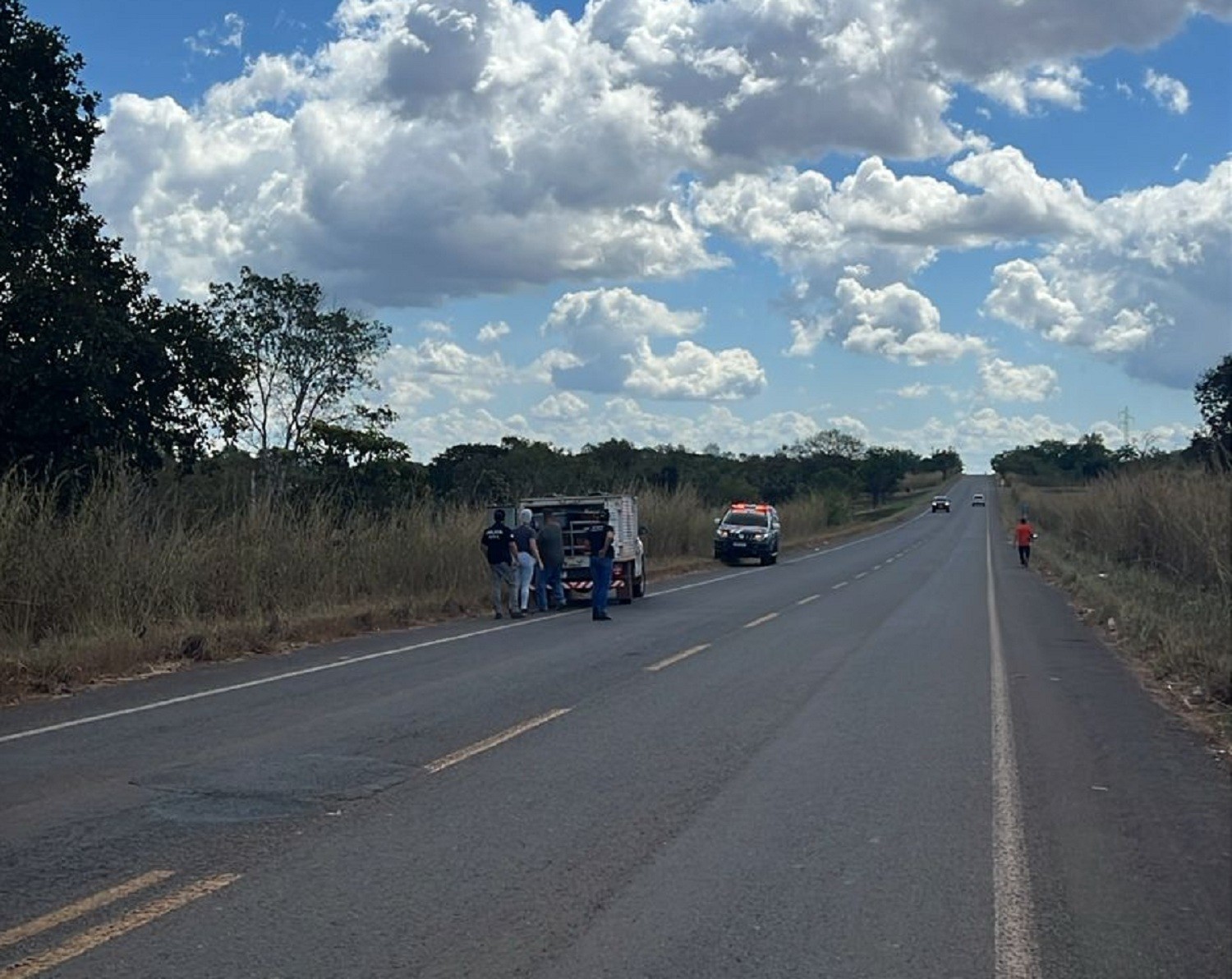 Corpo é encontrado às margens de rodovia e família acredita que seja de homem desaparecido, diz polícia
