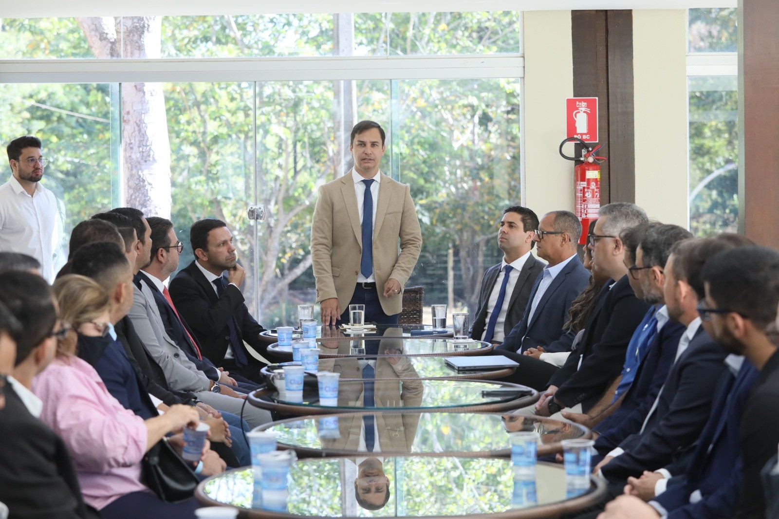 Carlos Velozo (Agir) explica mudança de secretários e nega crise com Eduardo Siqueira: ‘Estou à disposição’