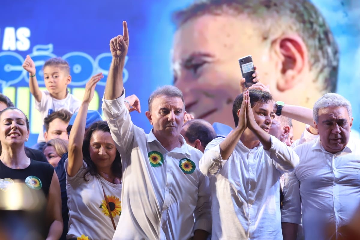 Prefeito Eduardo Siqueira exonera nomeados pelo vice e devolve cargos a secretários escolhidos no início do mandato