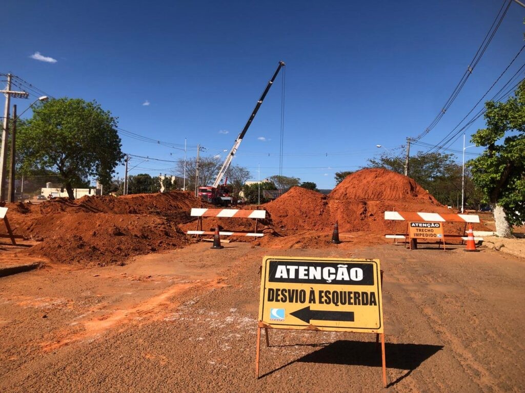 Obras de drenagem alteram trânsito em avenida da região sul de Palmas; veja as orientações