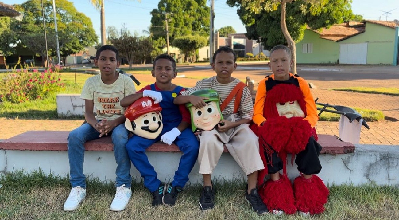 De bicicleta, crianças improvisam ‘Carreta Furacão’ no interior do Tocantins: ‘Trazer alegria para nossa cidade’