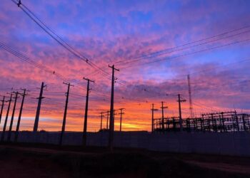 Palmas e Porto Nacional registram quedas de energia na madrugada e concessionária diz que houve falha na transmissora