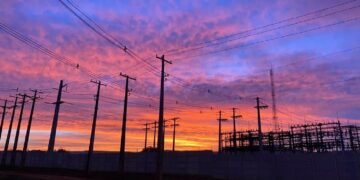 Palmas e Porto Nacional registram quedas de energia na madrugada e concessionária diz que houve falha na transmissora